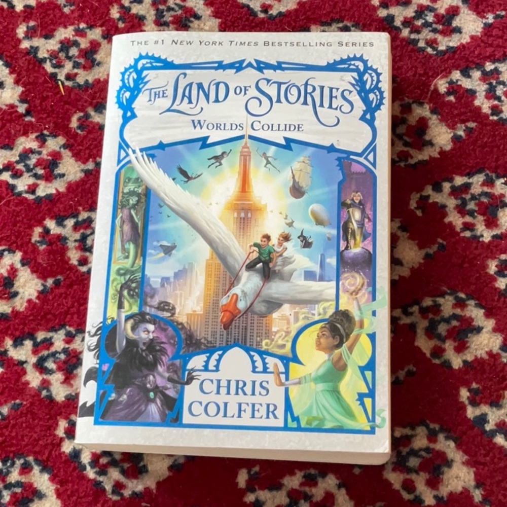 THE LAND OF STORIES BOOK 6 ⚡️ WORLDS COLLIDE BY CHRIS COLFER - LIKE NEW